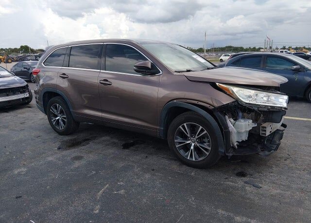 2017 TOYOTA Highlander