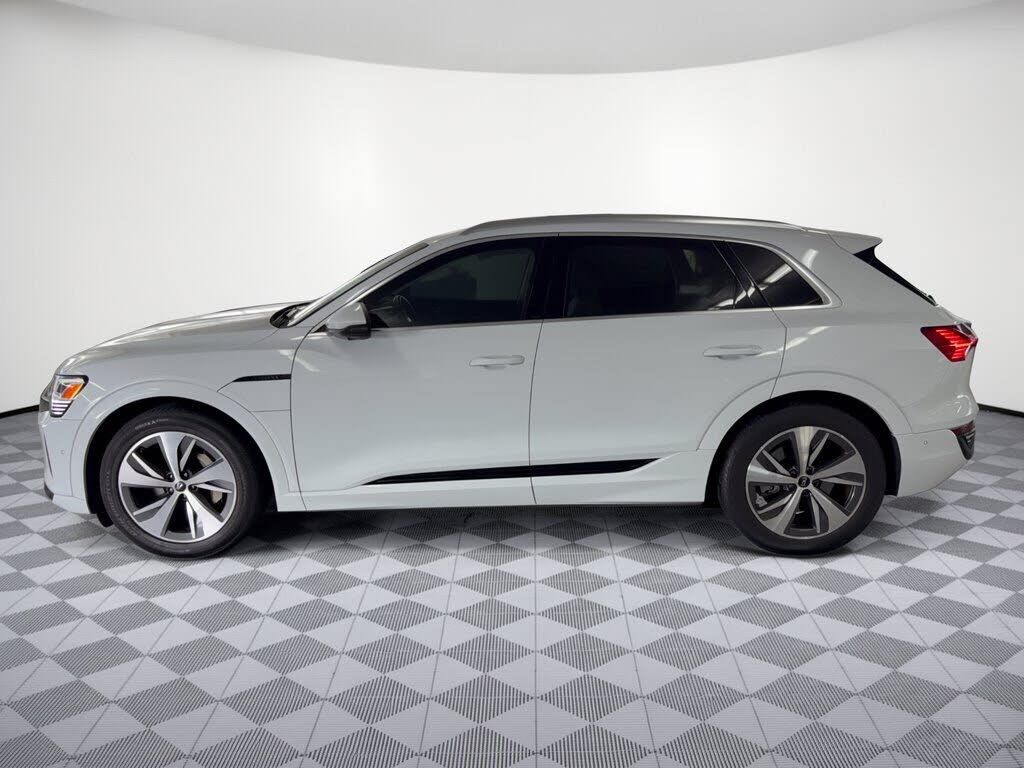 2024 Audi Q8