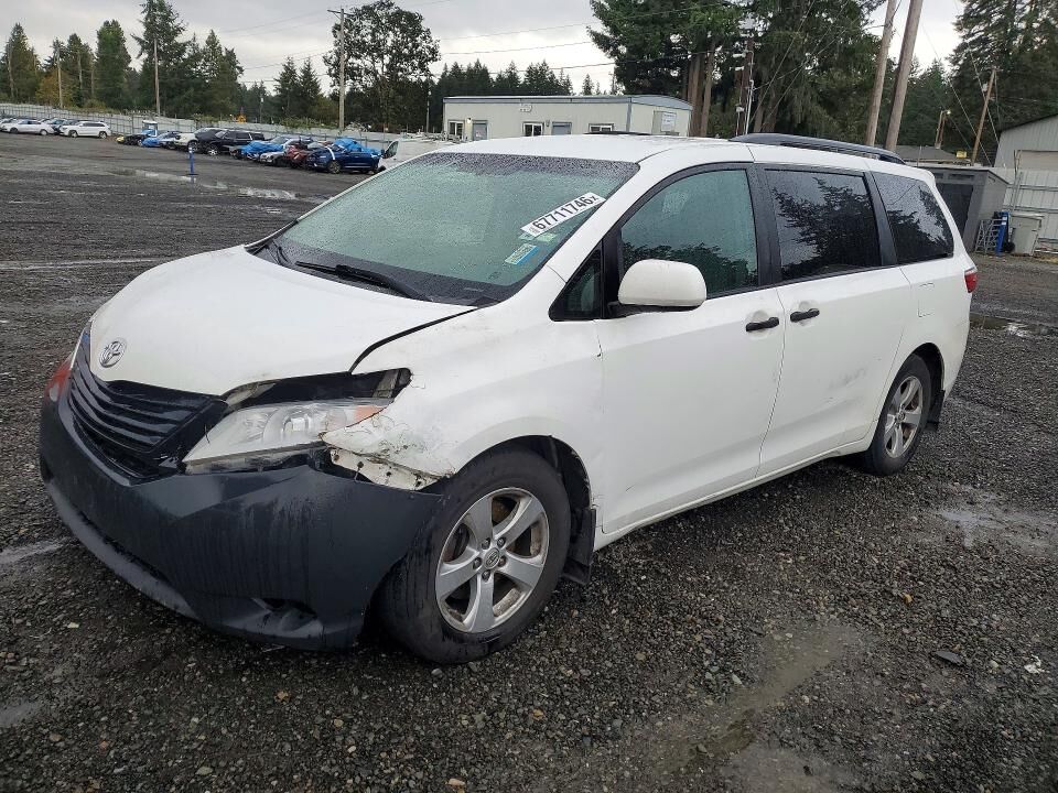 2016 TOYOTA Sienna