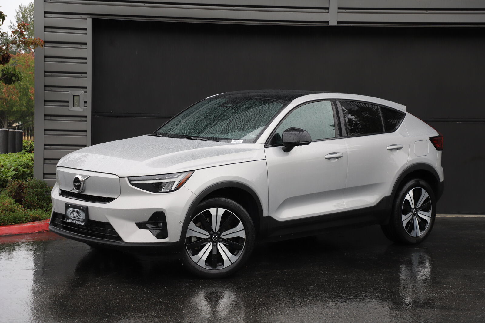 2023 VOLVO C40