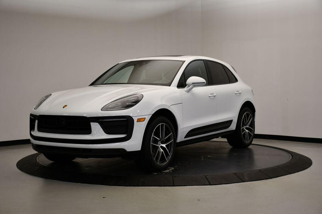 2026 PORSCHE Macan