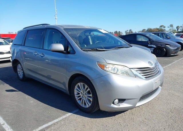2015 TOYOTA Sienna