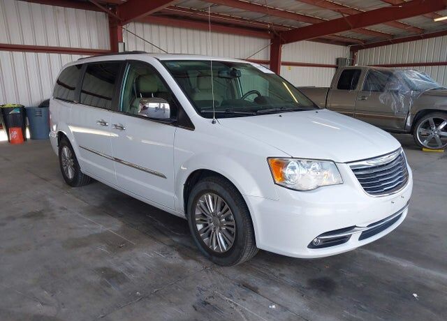 2016 CHRYSLER Town and Country