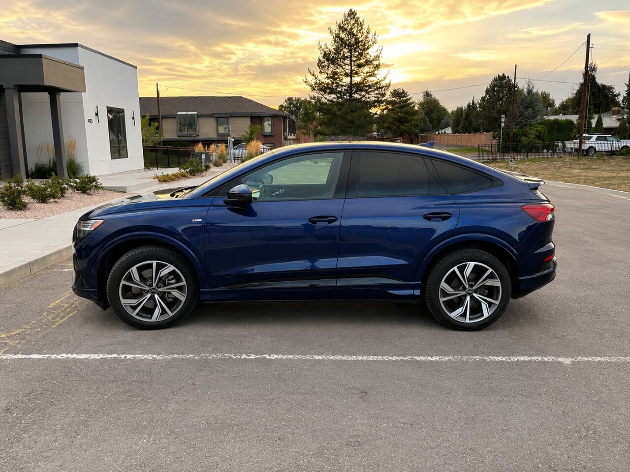 2023 AUDI Q4