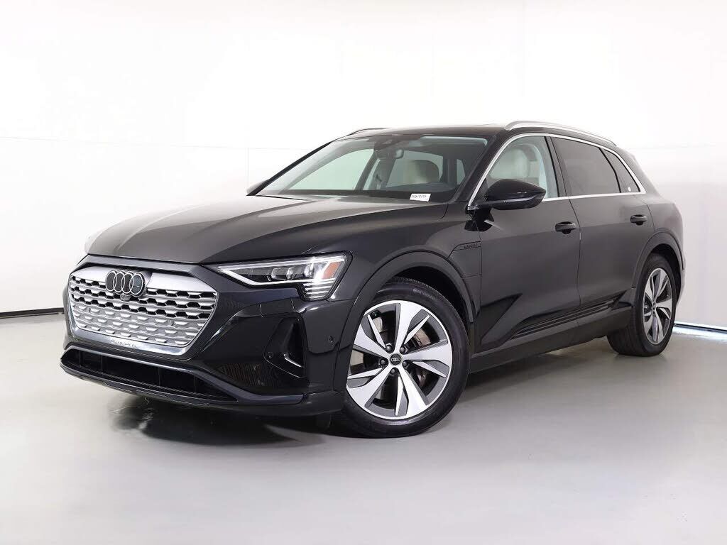 2024 AUDI Q8