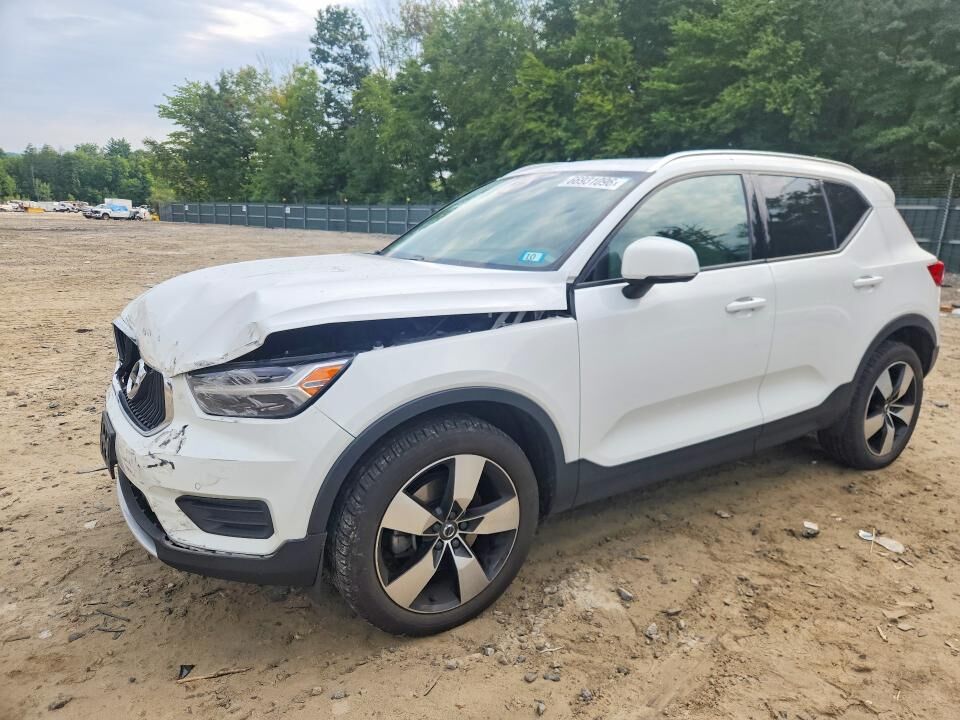 2020 VOLVO XC40