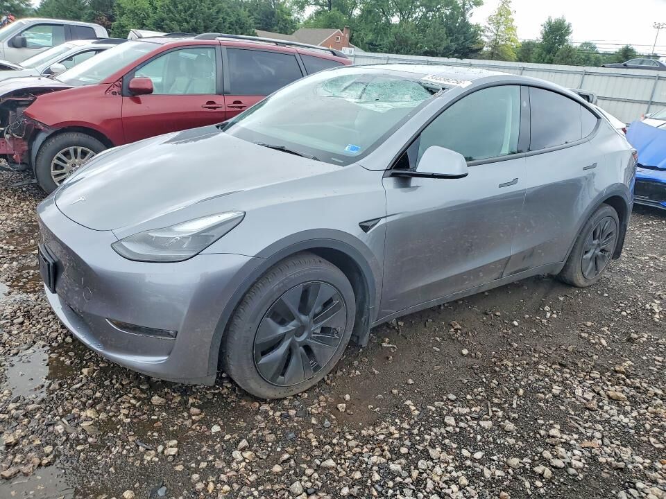 2025 TESLA Model Y