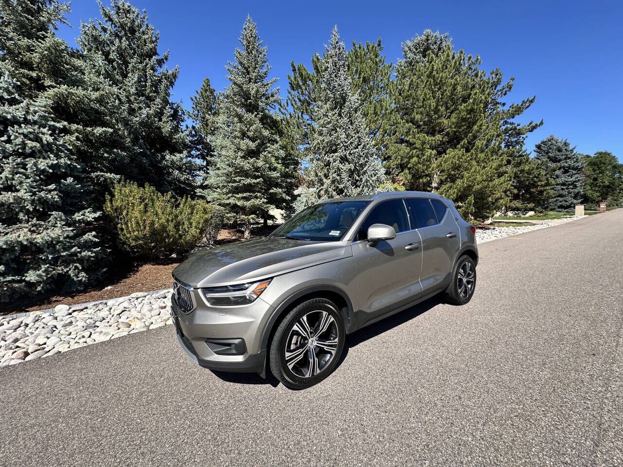 2021 VOLVO XC40