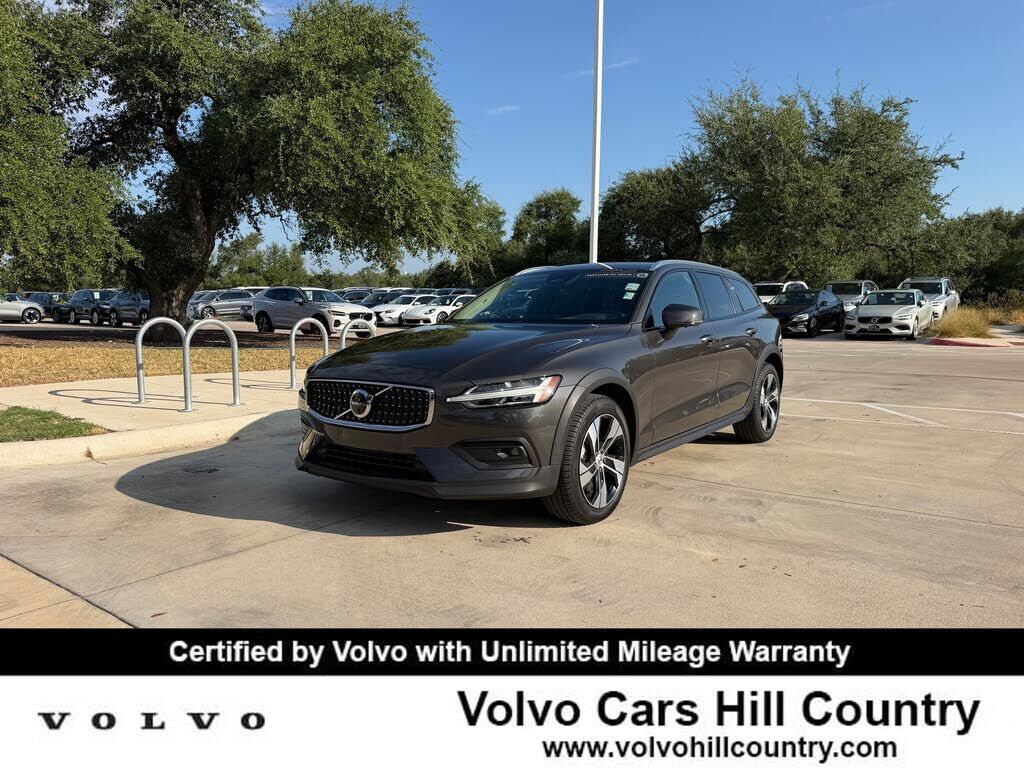 2025 VOLVO V60CC