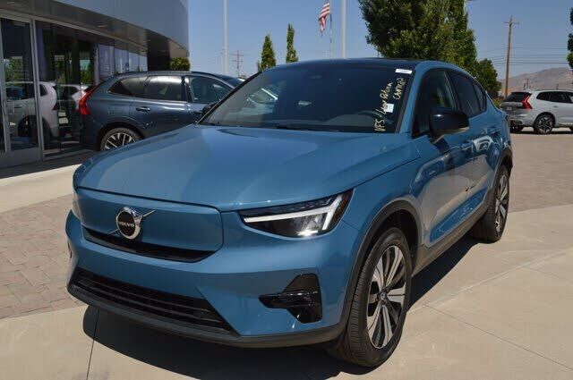 2023 VOLVO C40