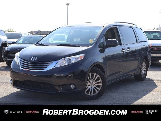 2017 TOYOTA Sienna