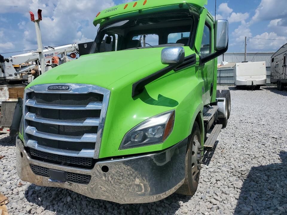 2025 FREIGHTLINER Cascadia