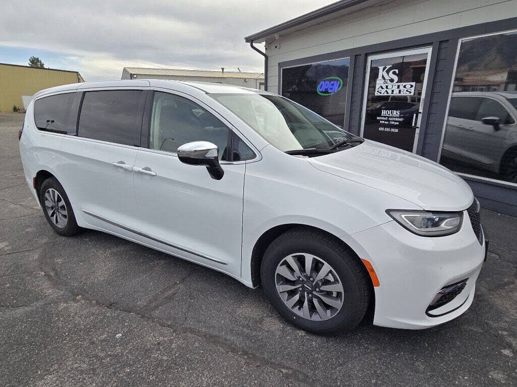 2023 CHRYSLER Pacifica