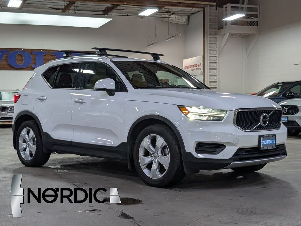 2019 VOLVO XC40
