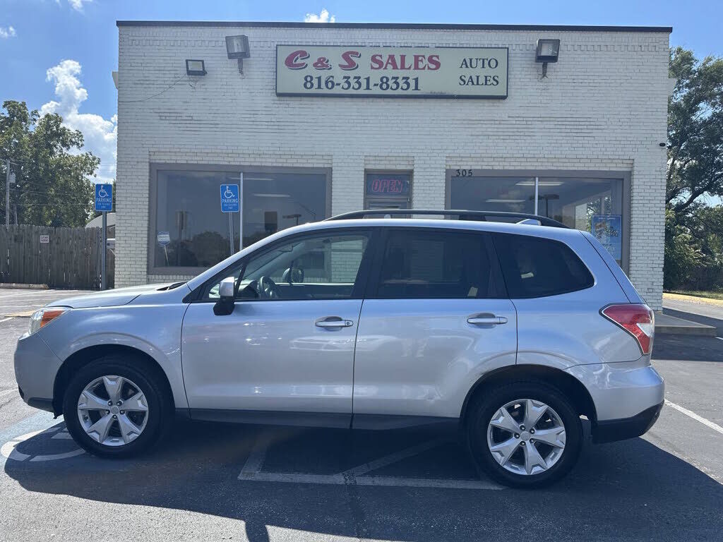2016 SUBARU Forester