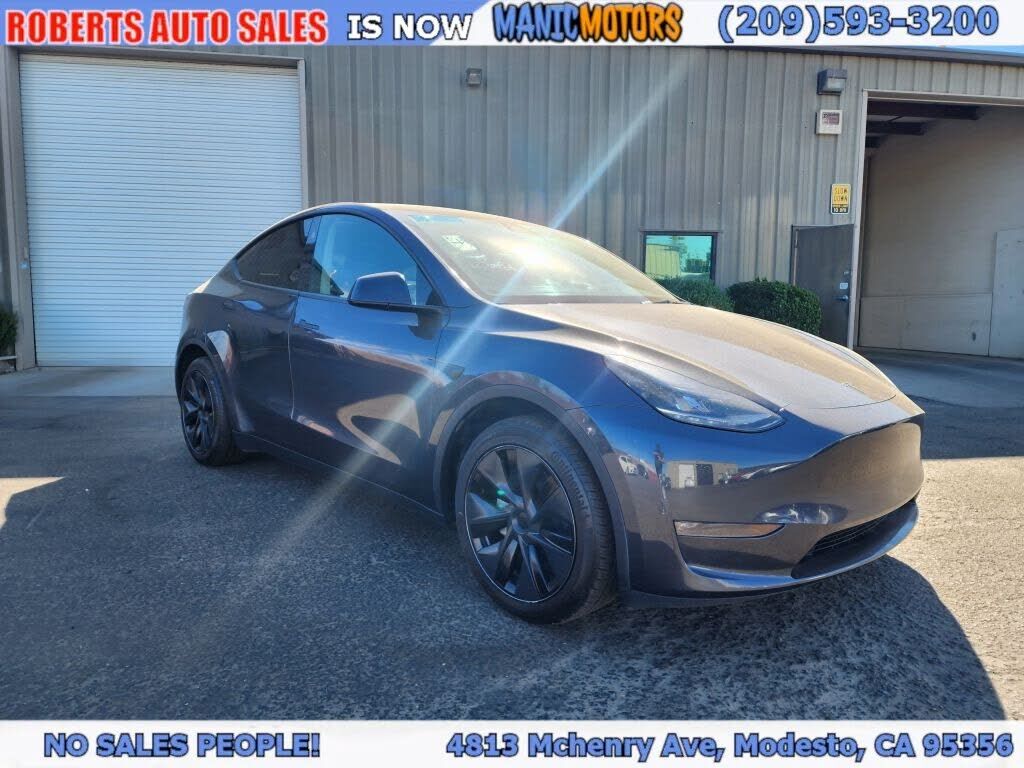 2025 TESLA Model Y