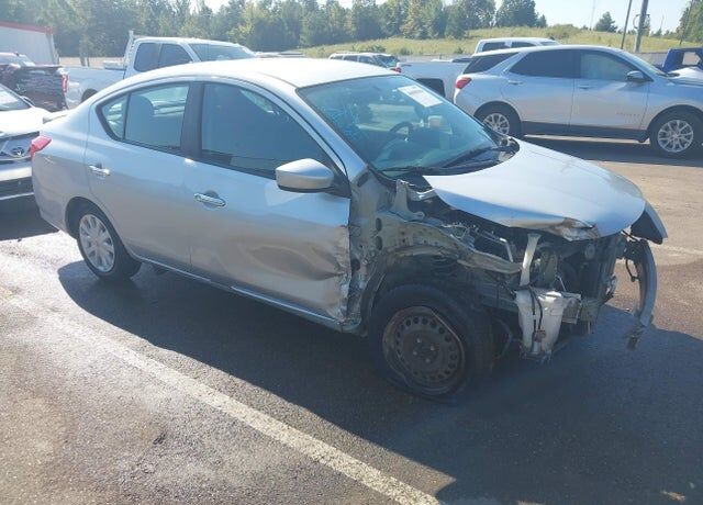 2016 NISSAN Versa