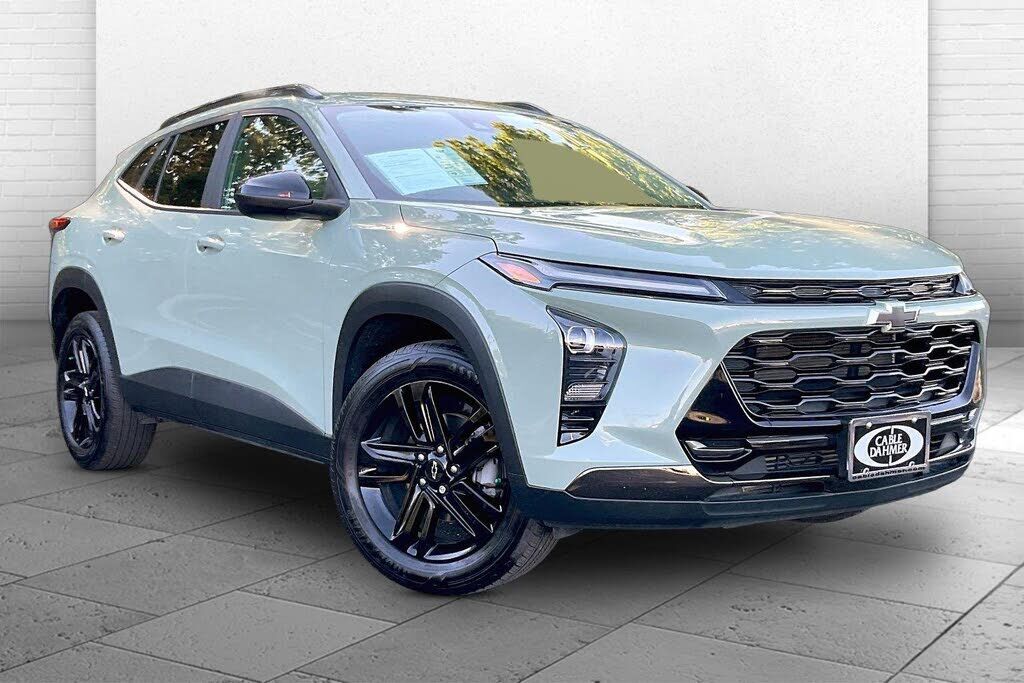 2025 CHEVROLET Trax