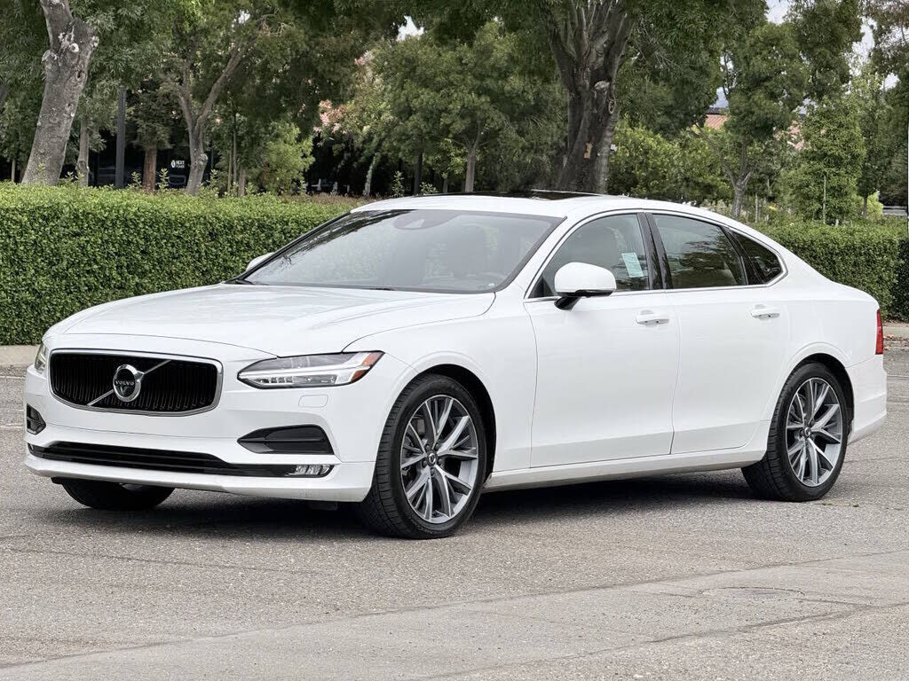 2017 VOLVO S90