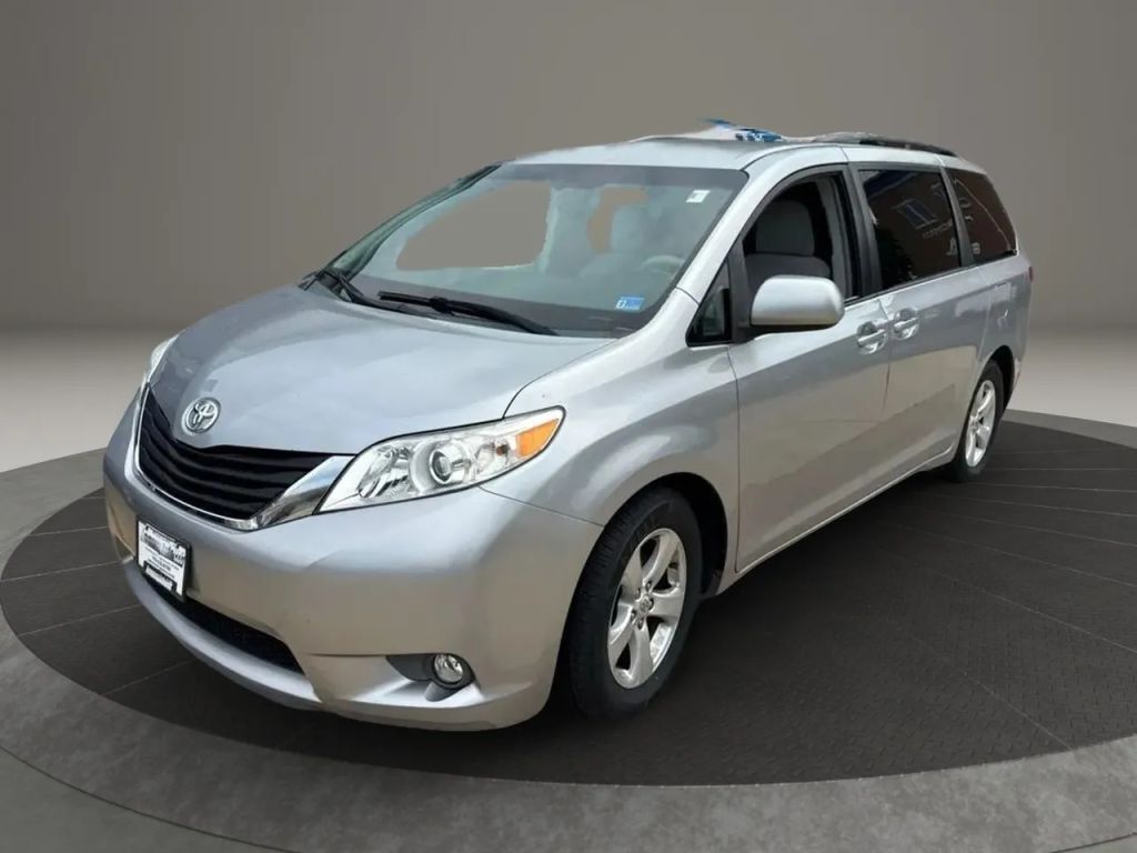 2012 TOYOTA Sienna