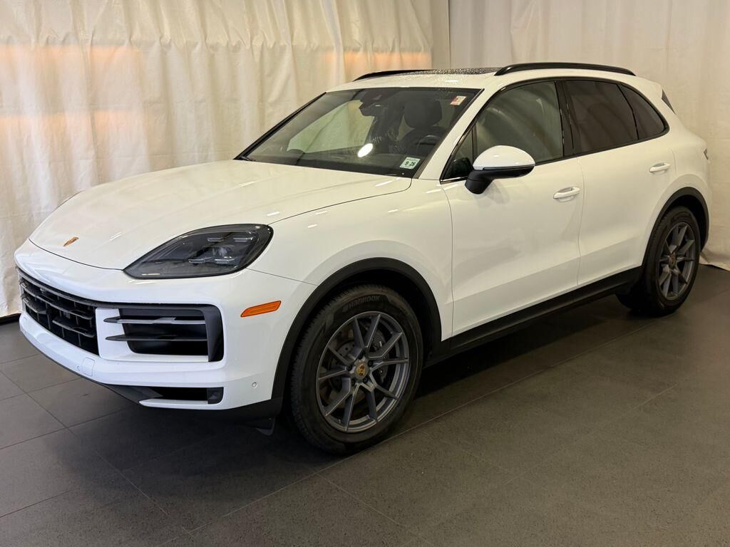 2024 PORSCHE Cayenne