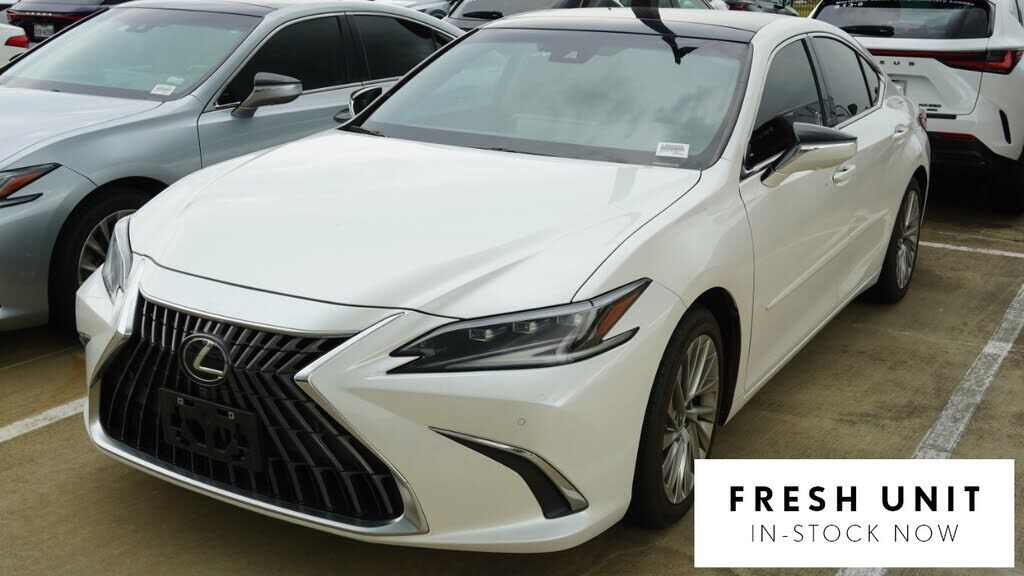 2022 LEXUS ES