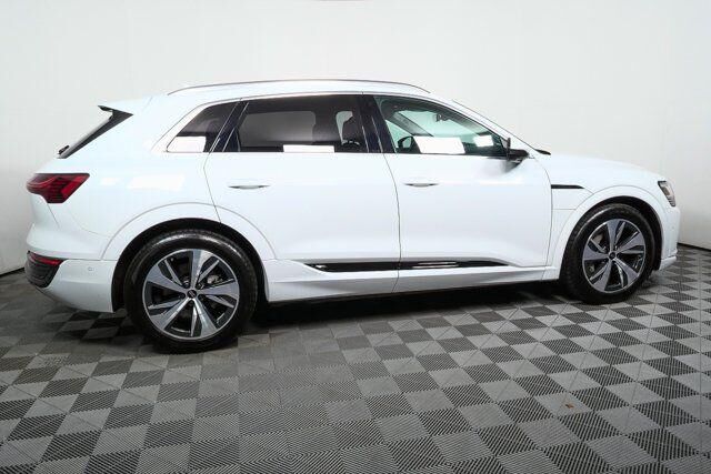 2024 Audi Q8
