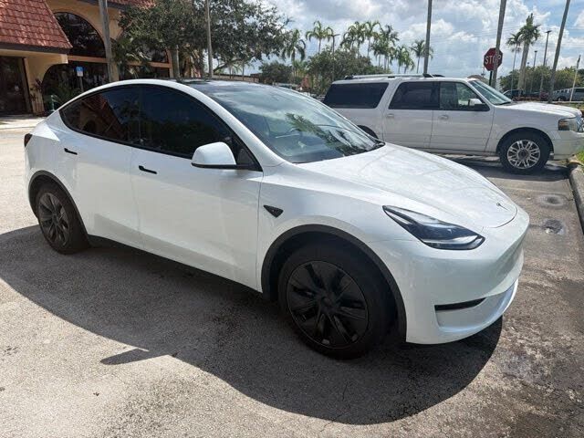 2025 TESLA Model Y