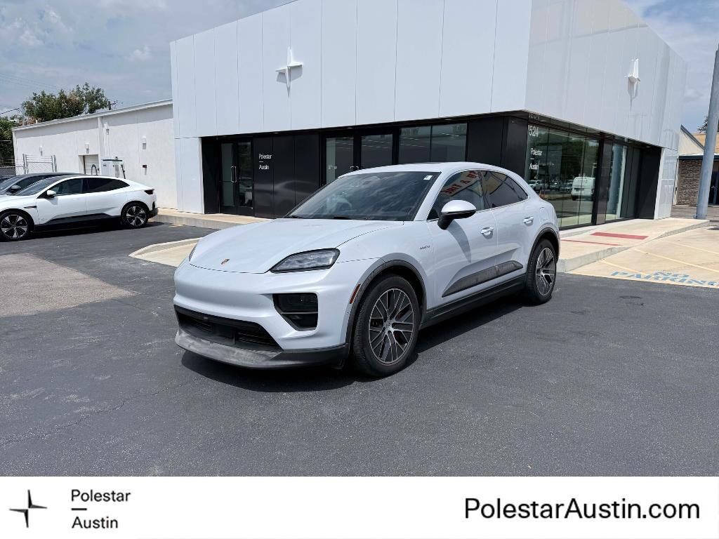 2025 PORSCHE Macan