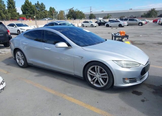 2016 TESLA Model S