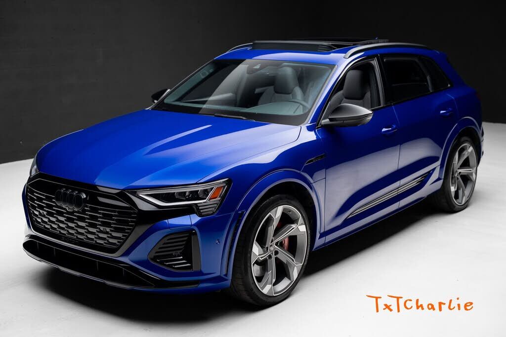 2024 AUDI SQ8