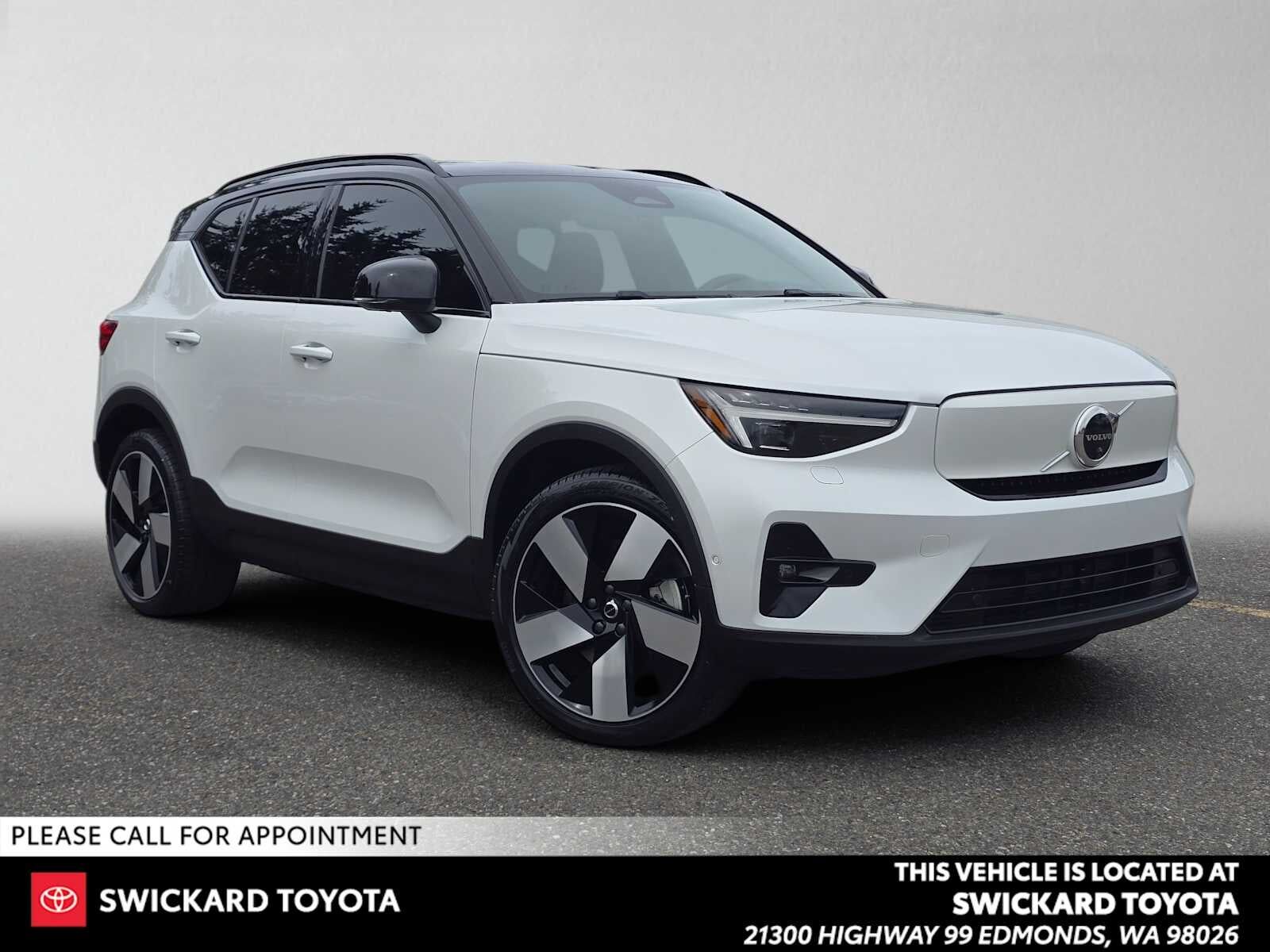 2023 VOLVO XC40