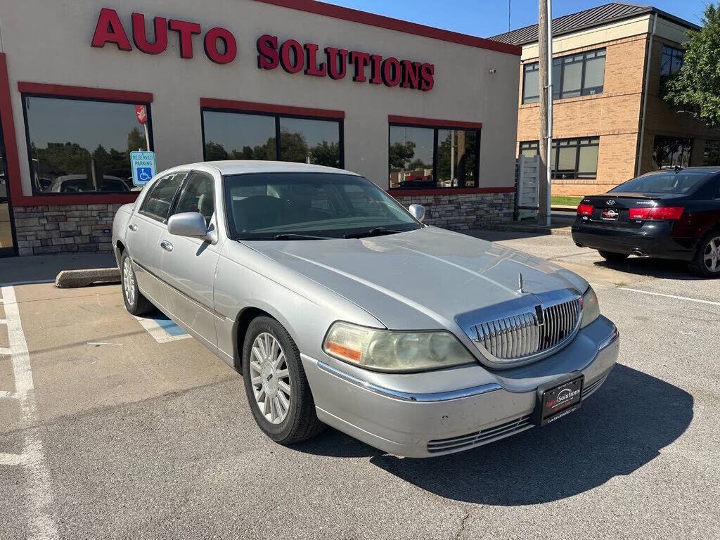2004 LINCOLN Town Car
