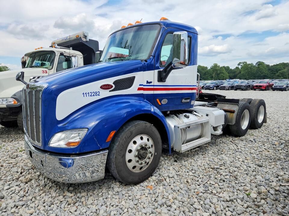 2017 PETERBILT 579