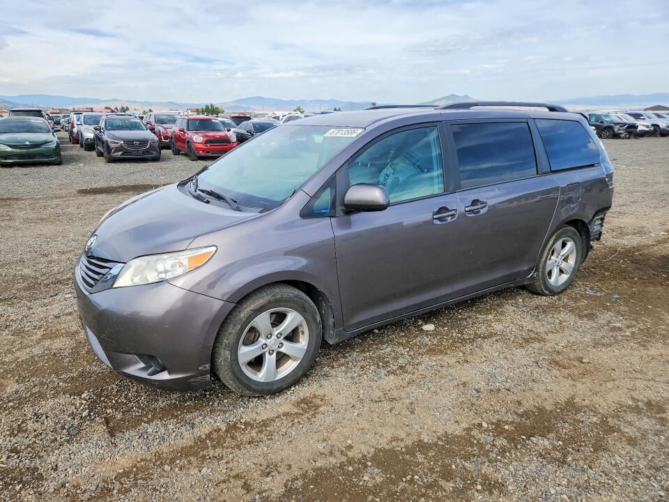 2016 TOYOTA Sienna