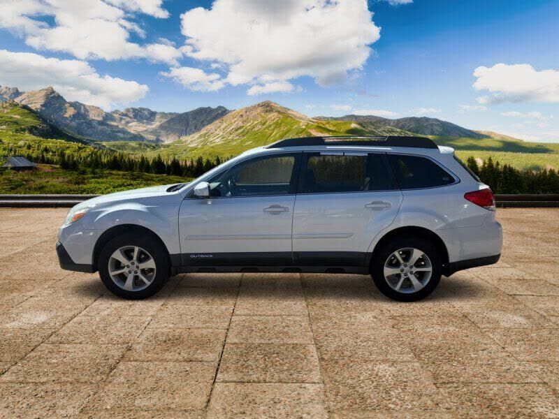 2013 SUBARU Outback