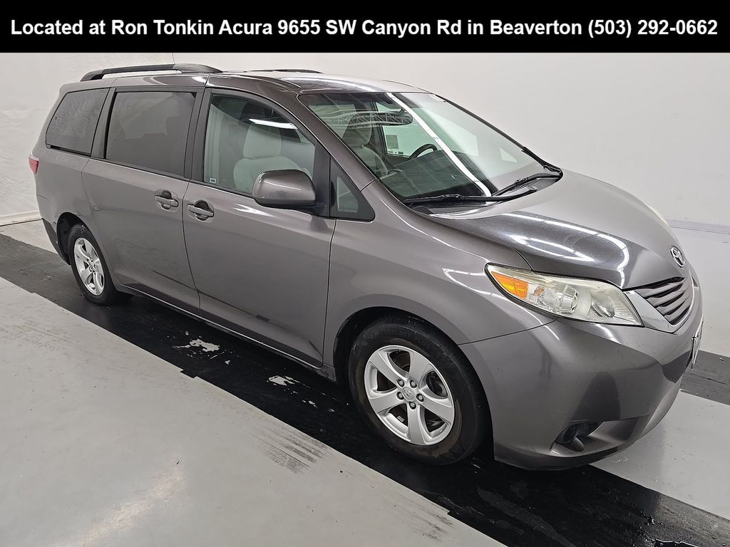 2017 TOYOTA Sienna