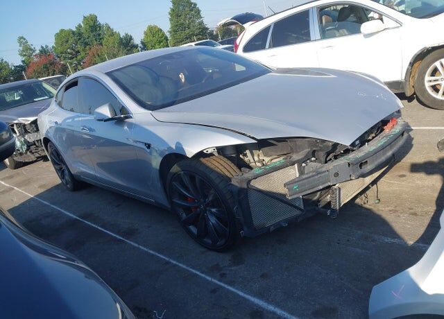 2015 TESLA Model S