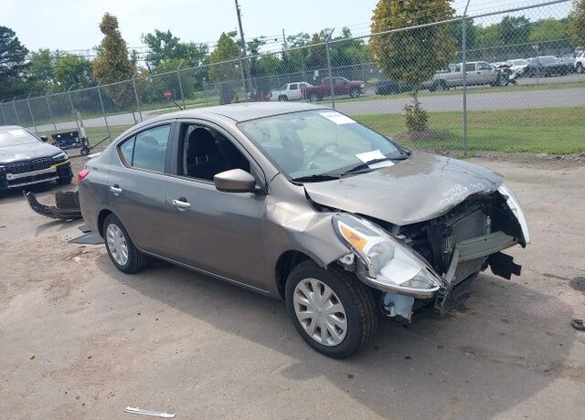 2015 NISSAN Versa