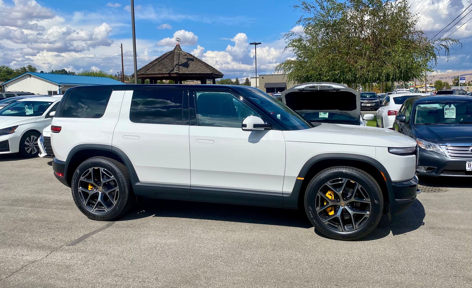 2027 RIVIAN R2