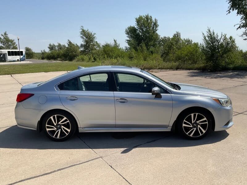 2017 SUBARU Legacy