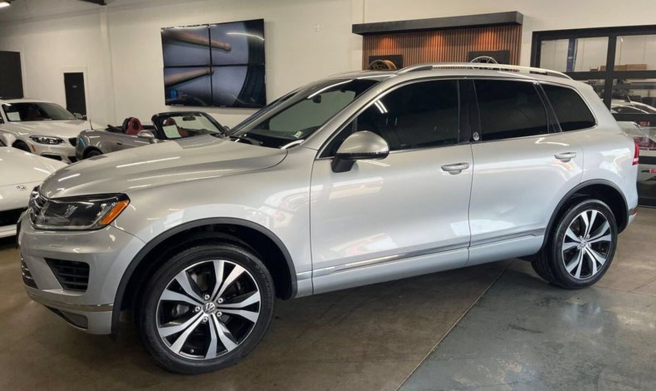 2017 VOLKSWAGEN Touareg