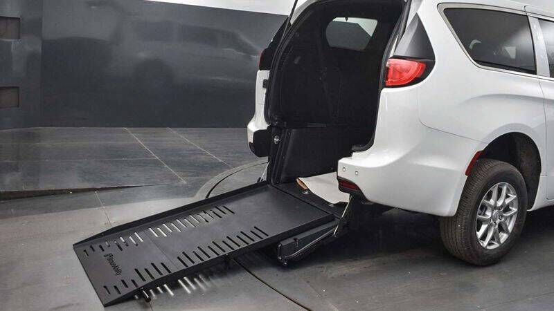 2025 CHRYSLER Voyager
