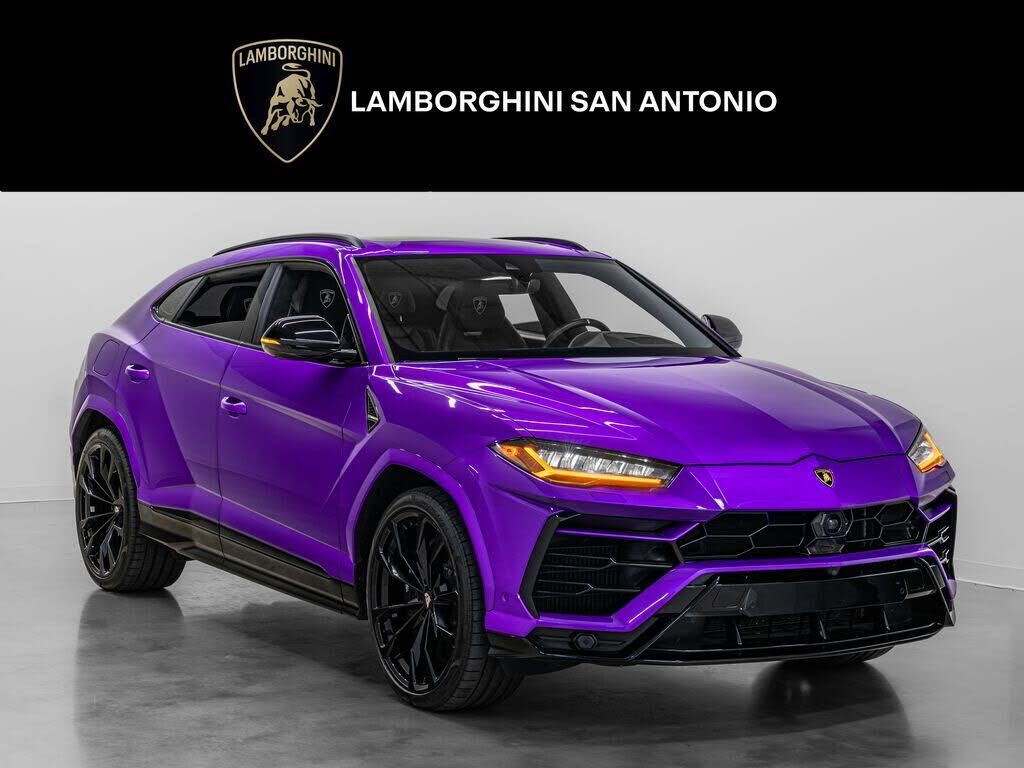 2022 LAMBORGHINI URUS