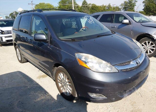 2010 TOYOTA Sienna