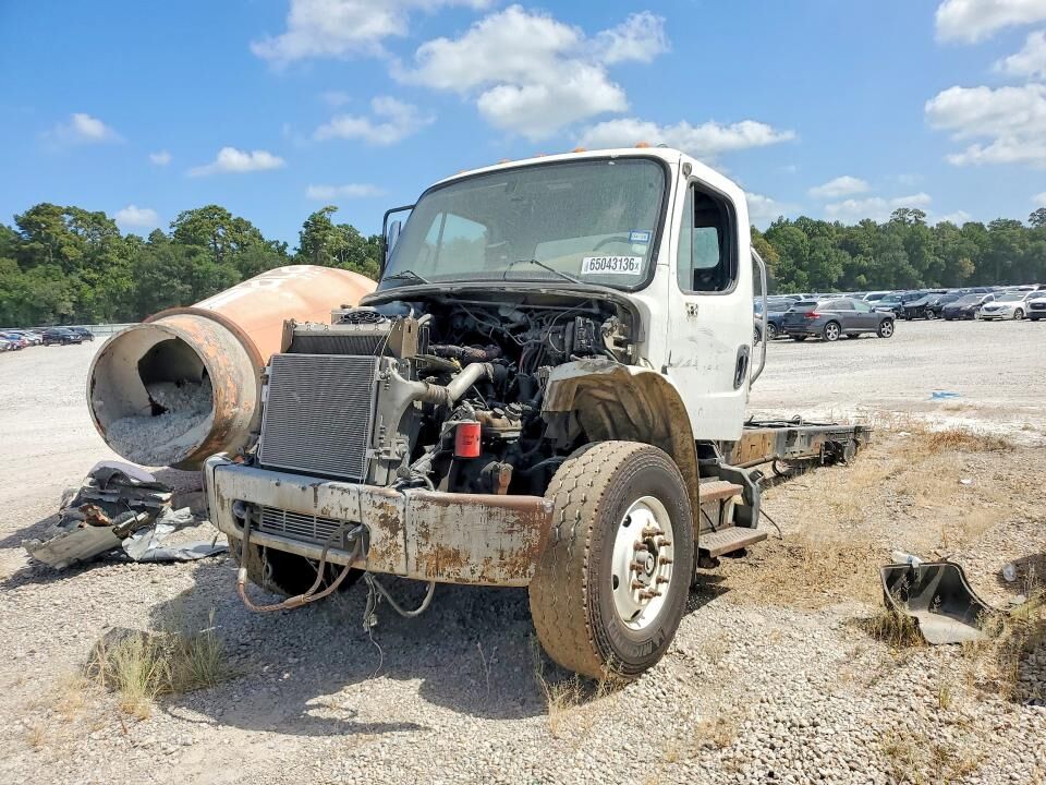 2013 FREIGHTLINER M2