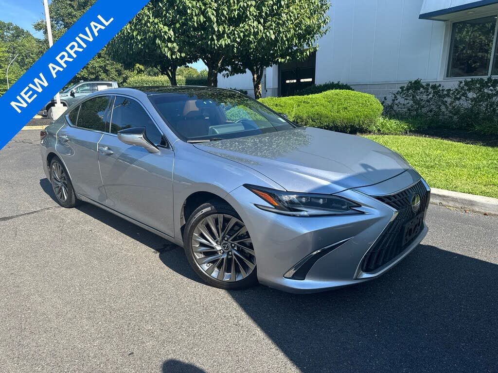 2024 LEXUS ES