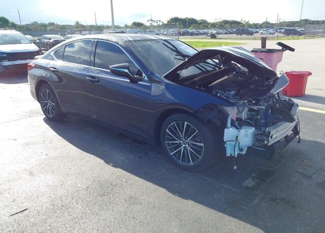 2025 LEXUS ES
