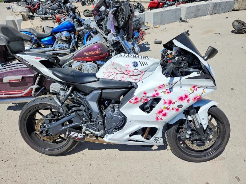 2025 YAMAHA YZF