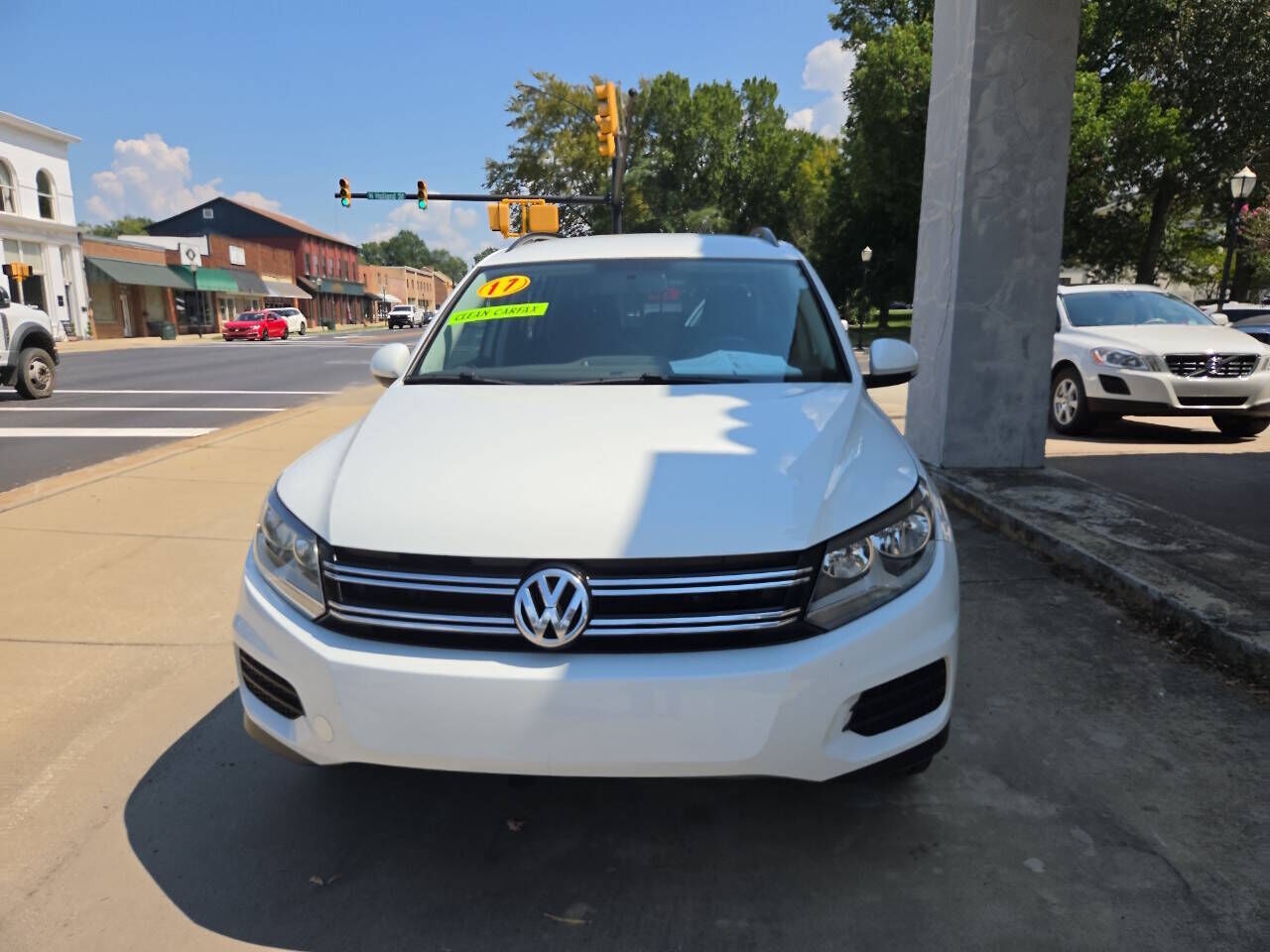 2017 VOLKSWAGEN Tiguan